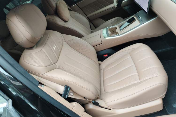 Used ONVO Luxeed L90 2025 Model—Ultra Six-Seater Version Right Front Seat