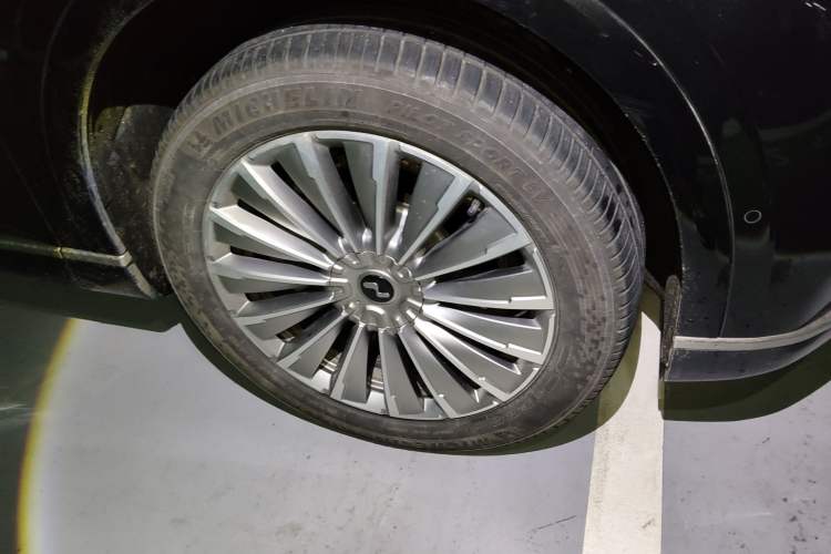 Used ONVO Luxeed L90 2025 Model—Ultra Six-Seater Version Right Front Wheel Hub