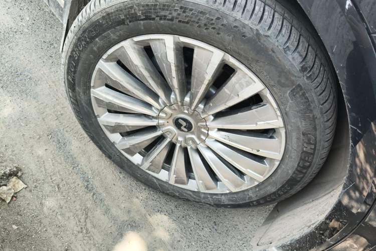 Used ONVO Luxeed L90 2025 Model—Max Six-Seater Version Right Front Wheel Hub