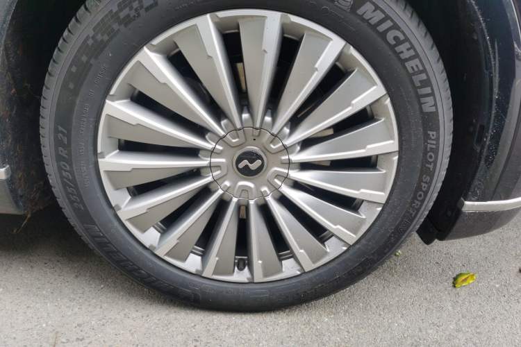 Used ONVO Luxeed L90 2025 Model—Ultra Six-Seater Version Right Front Wheel Hub