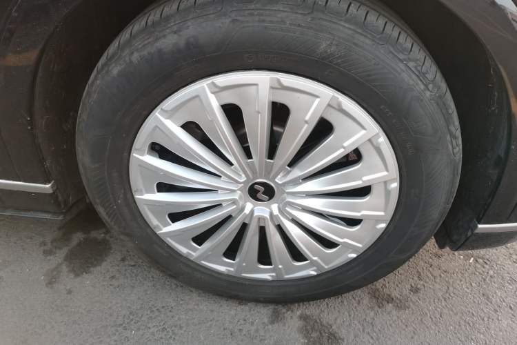 Used ONVO Luxeed L90 2025 Model—Max Six-Seater Version Right Front Wheel Hub