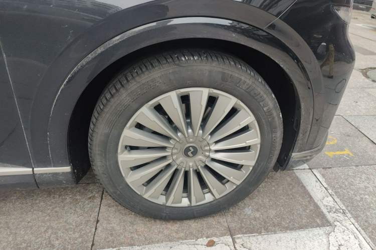 Used ONVO Luxeed L90 2025 Model—Max Six-Seater Version Right Front Wheel Hub