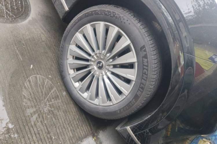 Used ONVO Luxeed L90 2025 Model—Pro Six-Seater Version Right Front Wheel Hub