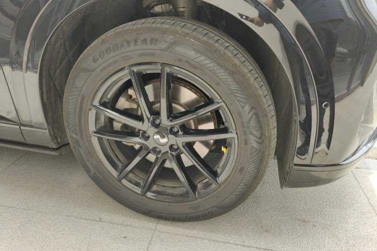 Used ONVO Luxeed L90 2025 Model—Ultra Six-Seater Version Right Front Wheel Hub