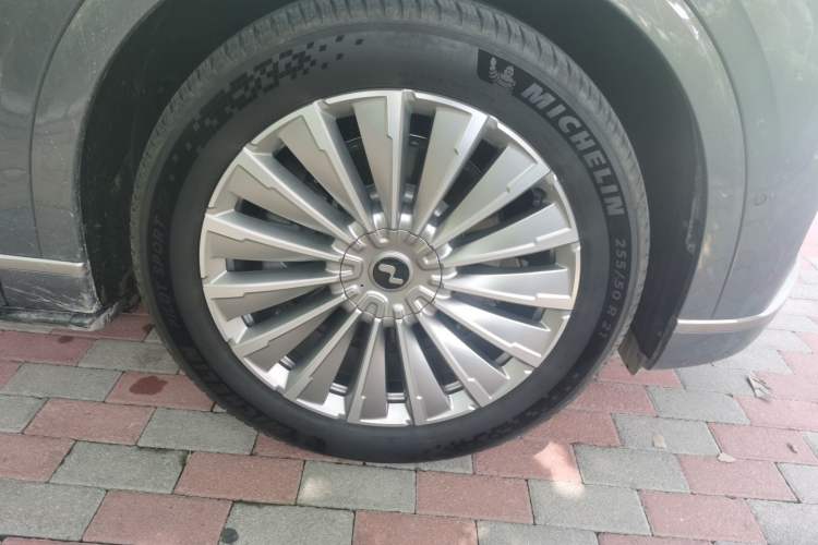 Used ONVO Luxeed L90 2025 Model Max Six-Seater 60-degree Battery Edition Right Front Wheel Hub