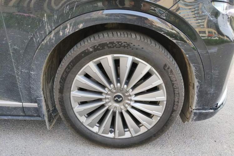 Used ONVO Luxeed L90 2025 Model—Max Six-Seater Version Right Front Wheel Hub