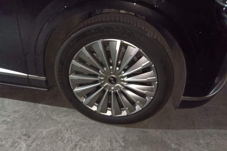 Used ONVO Luxeed L90 2025 Model—Ultra Six-Seater Version Right Front Wheel Hub