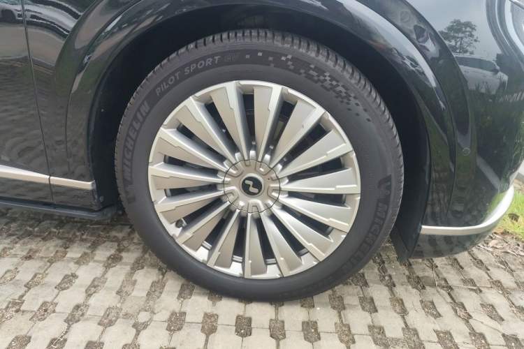 Used ONVO Luxeed L90 2025 Model—Ultra Six-Seater Version Right Front Wheel Hub