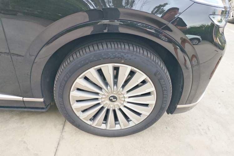 Used ONVO Luxeed L90 2025 Model—Max Six-Seater Version Right Front Wheel Hub