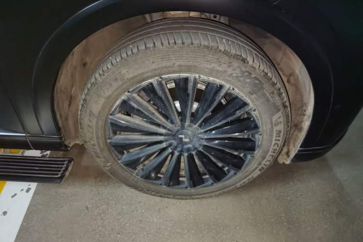 Used ONVO Luxeed L90 2025 Model—Black Knight Special Edition—Six-Seater Right Front Wheel Hub