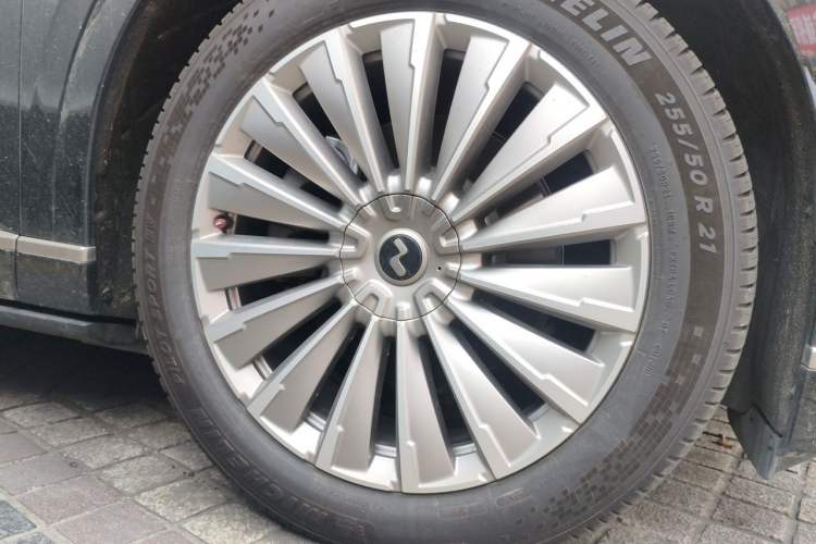 Used ONVO Luxeed L90 2025 Model Ultra Six-Seater 60-degree Battery Edition Right Front Wheel Hub