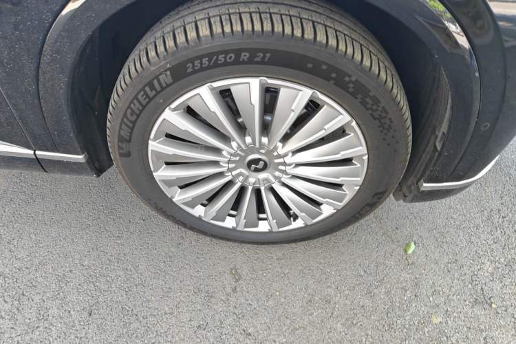 Used ONVO Luxeed L90 2025 Model—Ultra Six-Seater Version Right Front Wheel Hub