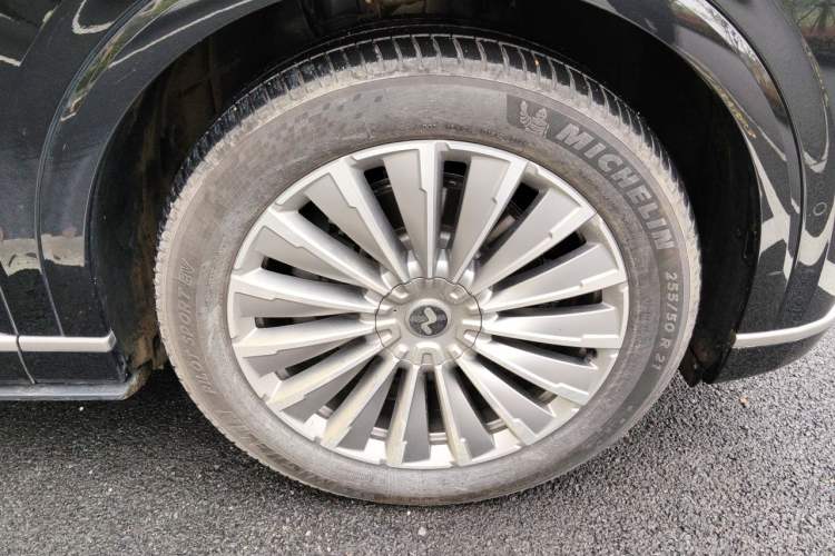Used ONVO Luxeed L90 2025 Model—Max Six-Seater Version Right Front Wheel Hub