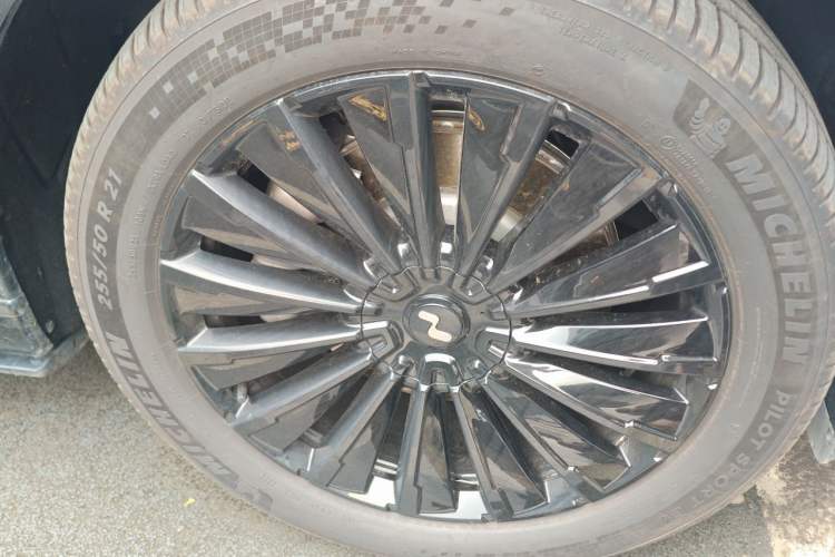 Used ONVO Luxeed L90 2025 Model—Black Knight Special Edition—Six-Seater Right Front Wheel Hub