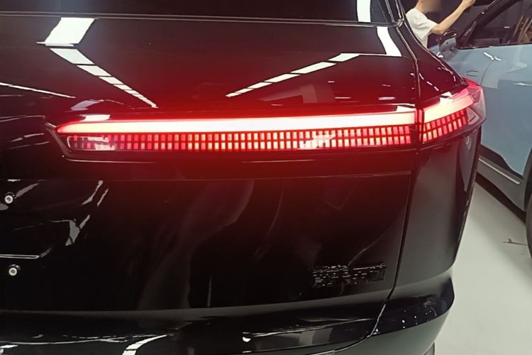 Used ONVO Luxeed L90 2025 Model—Ultra Six-Seater Version Right Rear Taillight