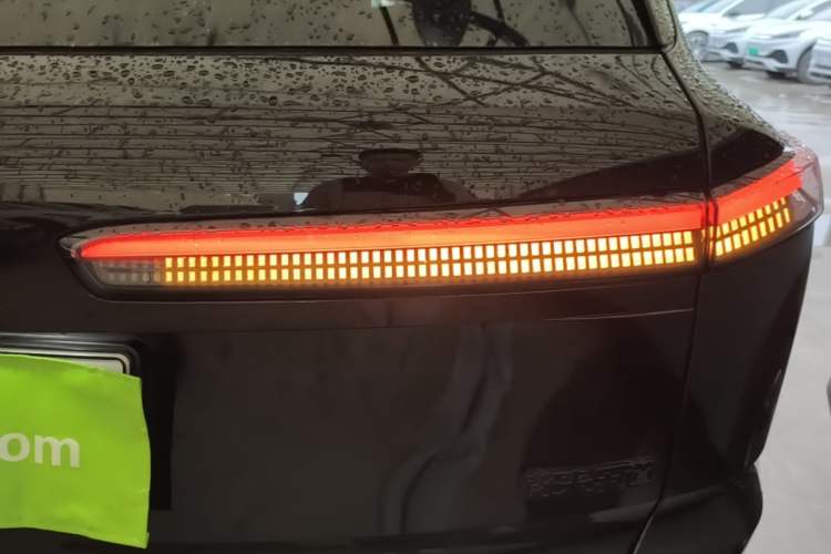 Used ONVO Luxeed L90 2025 Model Max Six-Seater 60-degree Battery Edition Right Rear Taillight