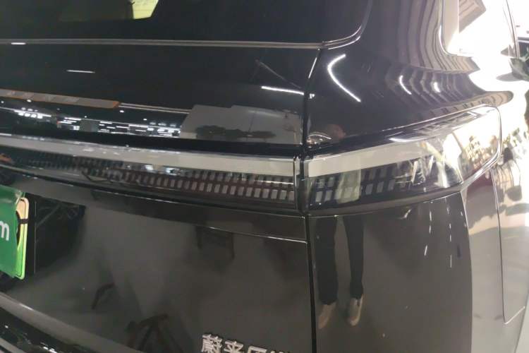 Used ONVO Luxeed L90 2025 Model—Max Six-Seater Version Right Rear Taillight