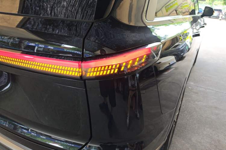 Used ONVO Luxeed L90 2025 Model—Ultra Six-Seater Version Right Rear Taillight