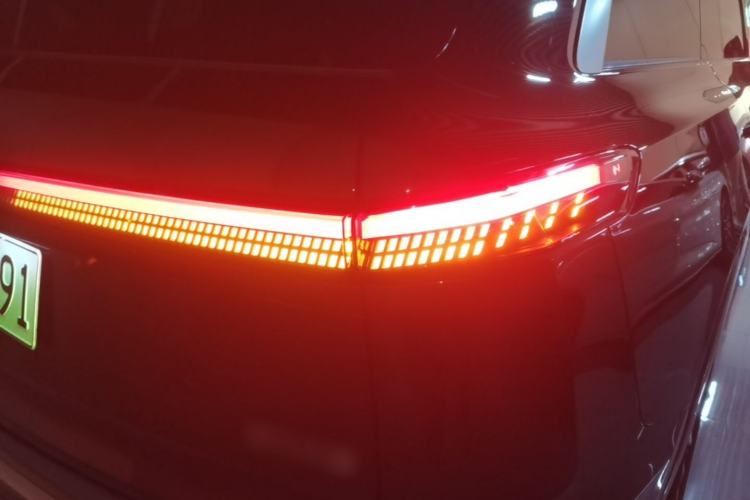 Used ONVO Luxeed L90 2025 Model—Ultra Six-Seater Version Right Rear Taillight