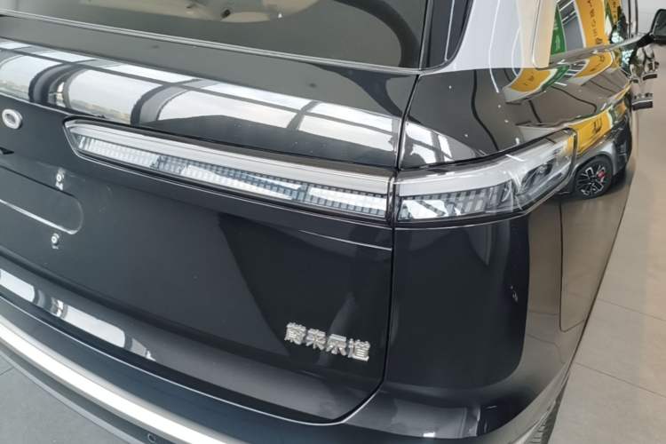 Used ONVO Luxeed L90 2025 Model—Max Six-Seater Version Right Rear Taillight