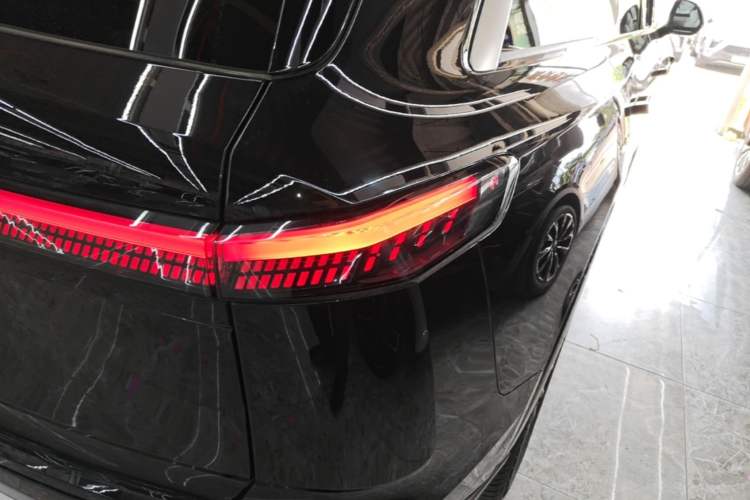 Used ONVO Luxeed L90 2025 Model—Max Six-Seater Version Right Rear Taillight