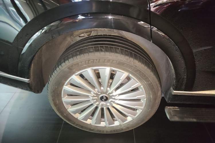 Used ONVO Luxeed L90 2025 Model—Max Six-Seater Version Right Rear Wheel Hub
