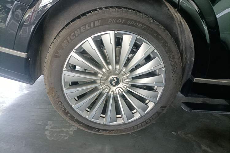 Used ONVO Luxeed L90 2025 Model—Ultra Six-Seater Version Right Rear Wheel Hub