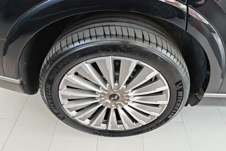 Used ONVO Luxeed L90 2025 Model—Ultra Six-Seater Version Right Rear Wheel Hub