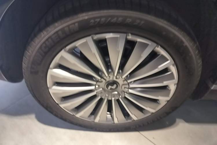 Used ONVO Luxeed L90 2025 Model—Max Six-Seater Version Right Rear Wheel Hub