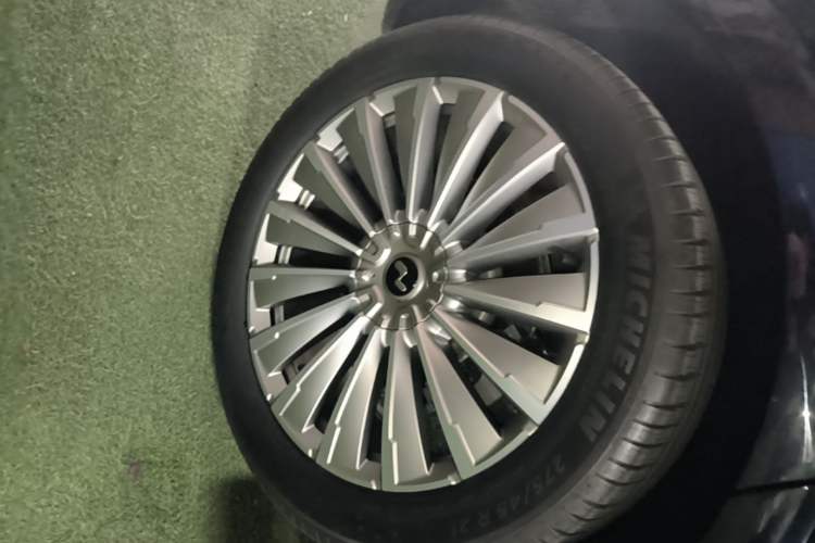 Used ONVO Luxeed L90 2025 Model—Max Six-Seater Version Right Rear Wheel Hub