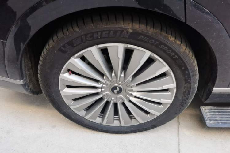 Used ONVO Luxeed L90 2025 Model—Ultra Six-Seater Version Right Rear Wheel Hub
