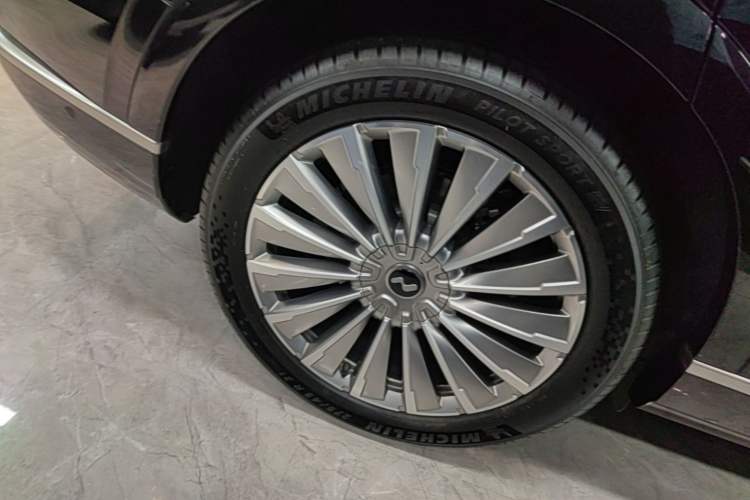 Used ONVO Luxeed L90 2025 Model—Ultra Six-Seater Version Right Rear Wheel Hub