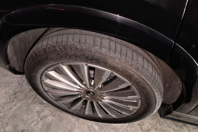 Used ONVO Luxeed L90 2025 Model—Ultra Six-Seater Version Right Rear Wheel Hub