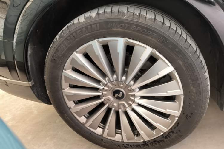 Used ONVO Luxeed L90 2025 Model Max Six-Seater 60-degree Battery Edition Right Rear Wheel Hub
