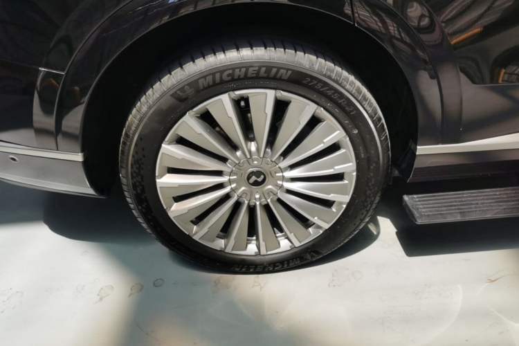 Used ONVO Luxeed L90 2025 Model—Ultra Six-Seater Version Right Rear Wheel Hub