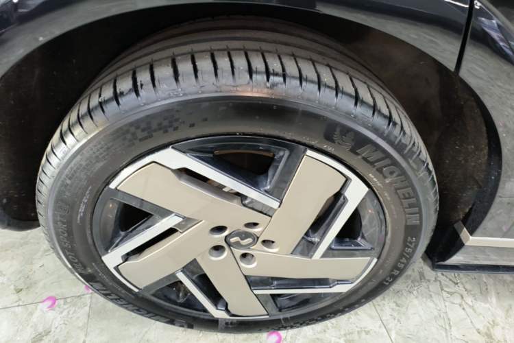 Used ONVO Luxeed L90 2025 Model—Max Six-Seater Version Right Rear Wheel Hub