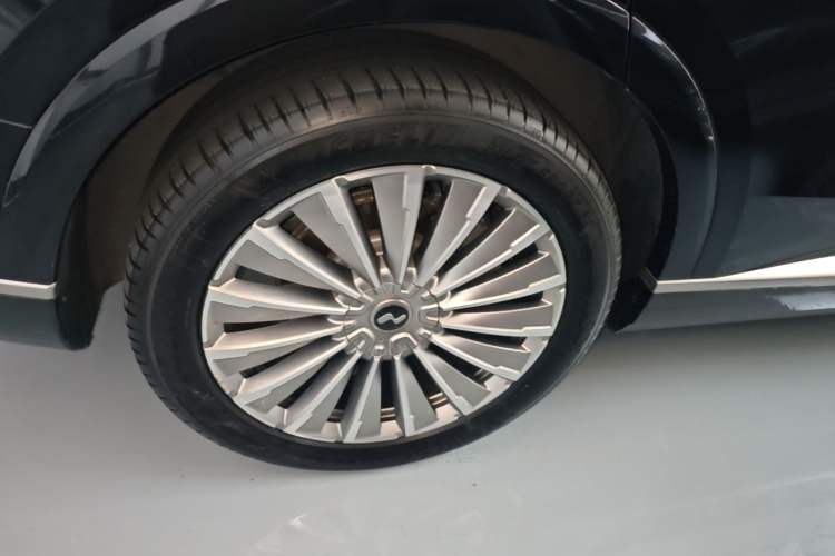 Used ONVO Luxeed L90 2025 Model—Max Six-Seater Version Right Rear Wheel Hub
