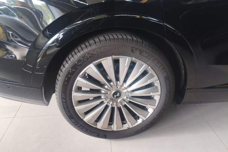 Used ONVO Luxeed L90 2025 Model—Max Six-Seater Version Right Rear Wheel Hub
