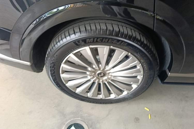 Used ONVO Luxeed L90 2025 Model—Ultra Six-Seater Version Right Rear Wheel Hub