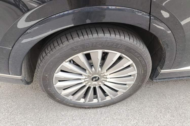 Used ONVO Luxeed L90 2025 Model—Max Six-Seater Version Right Rear Wheel Hub