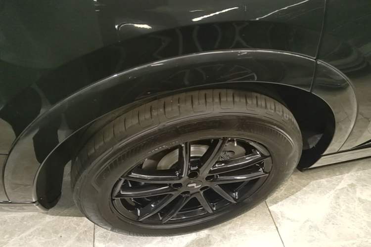 Used ONVO Luxeed L90 2025 Model—Ultra Six-Seater Version Right Rear Wheel Hub