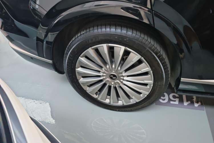 Used ONVO Luxeed L90 2025 Model—Max Six-Seater Version Right Rear Wheel Hub