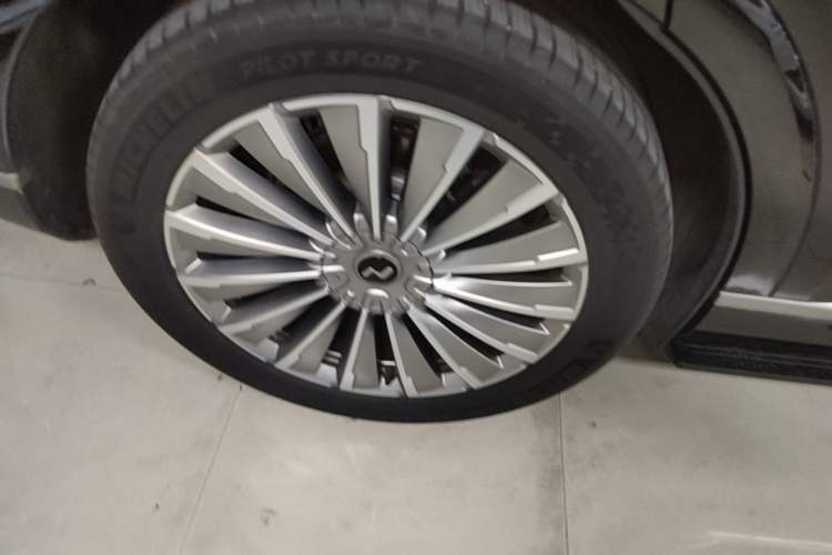 Used ONVO Luxeed L90 2025 Model—Max Six-Seater Version Right Rear Wheel Hub