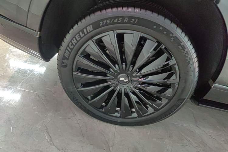 Used ONVO Luxeed L90 2025 Model—Ultra Six-Seater Version Right Rear Wheel Hub