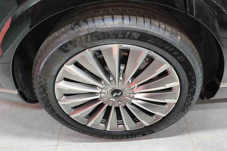 Used ONVO Luxeed L90 2025 Model—Ultra Six-Seater Version Right Rear Wheel Hub