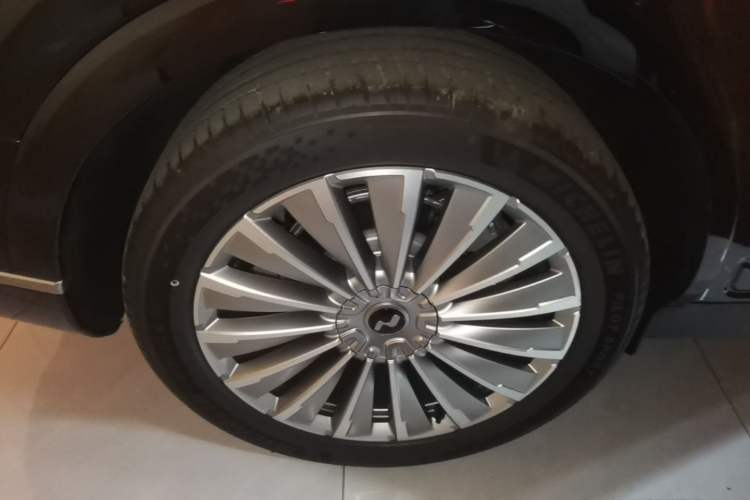 Used ONVO Luxeed L90 2025 Model—Ultra Six-Seater Version Right Rear Wheel Hub
