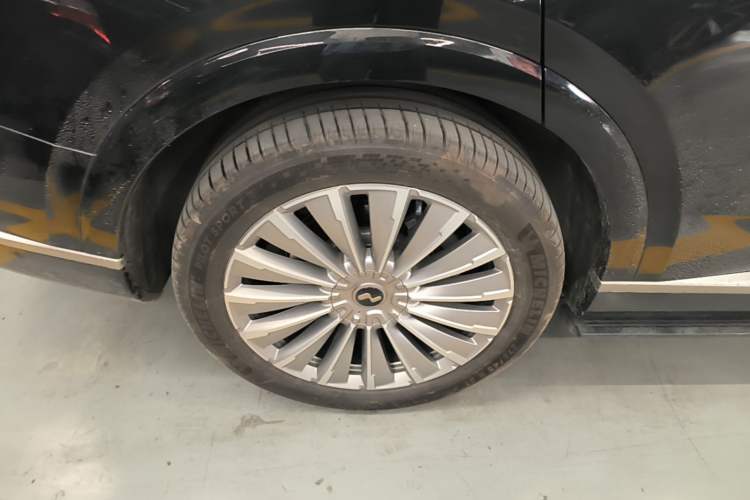 Used ONVO Luxeed L90 2025 Model—Max Six-Seater Version Right Rear Wheel Hub