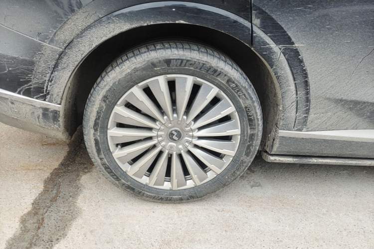 Used ONVO Luxeed L90 2025 Model—Ultra Six-Seater Version Right Rear Wheel Hub