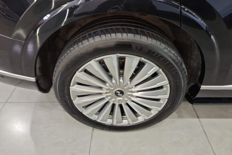 Used ONVO Luxeed L90 2025 Model—Ultra Six-Seater Version Right Rear Wheel Hub