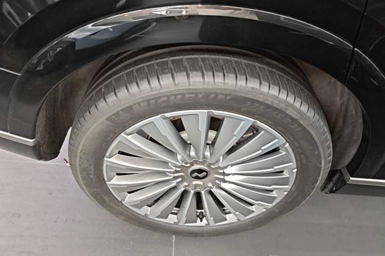 Used ONVO Luxeed L90 2025 Model—Ultra Six-Seater Version Right Rear Wheel Hub